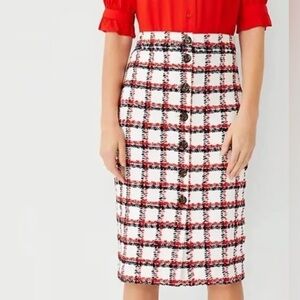 NWT Ann Taylor Women’s Plaid Tweed Pencil Skirt Button front  Size 8